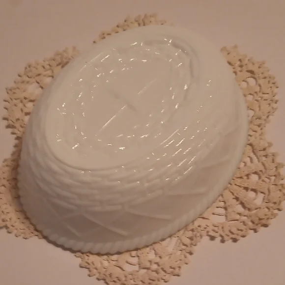 Vintage Westmoreland White Milk Glass Hen on Nest with Red Comb " Big MaMa" - Picture 6 of 10